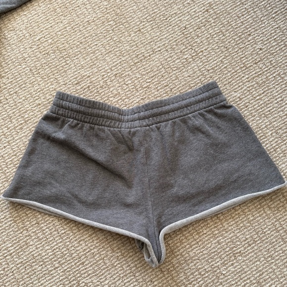 Aritzia Sweat fleece sweatshirt and shorts - Picture 6 of 8